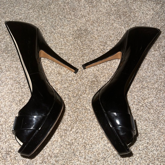 A beutiful coach pump shoes - Picture 4 of 9